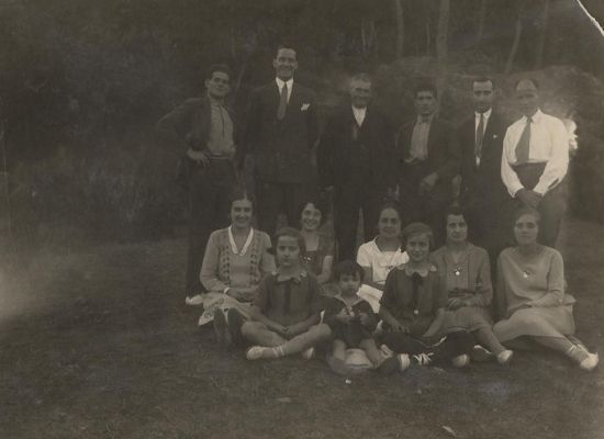Josep Tarradellas amb un grupet a Cervelló l’any 1917