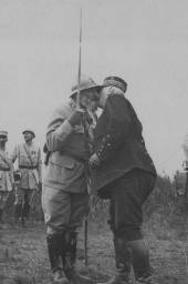Imposició de condecoracions pel general Joffre (Col·lecció d'imatges de la Primera Guerra Mundial)